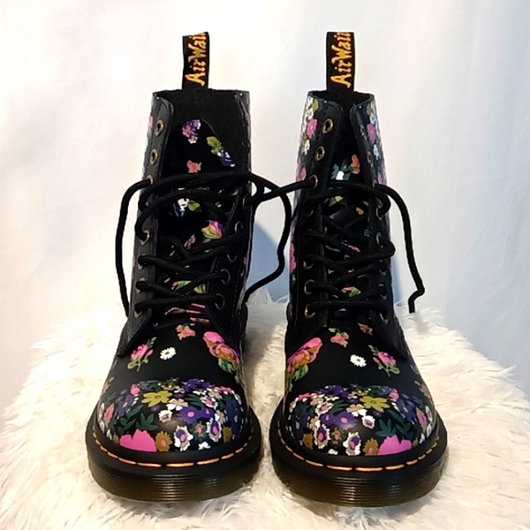 DR. Martens Floral Boots Air Wait With Bouncing Soles👢🌺💮🌸🪻 - Picture 7 of 17
